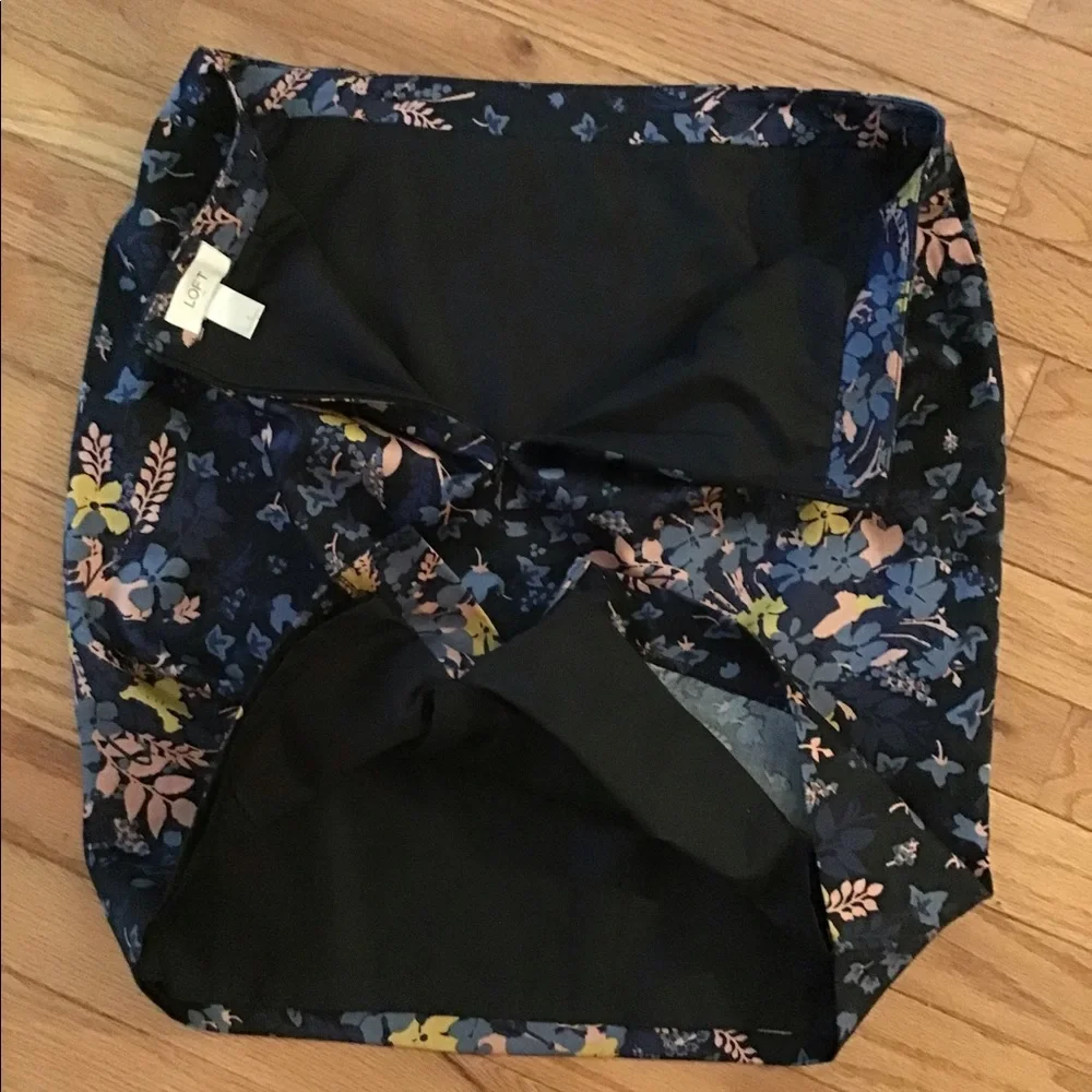 LIKE NEW LOFT COTTON NAVY FLORAL PENCIL SKIRT - LINED Mauve Gold Blue 8